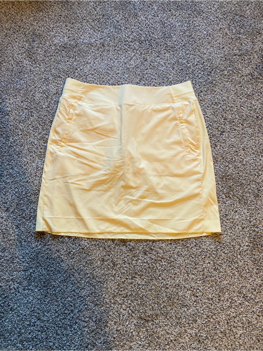 Athleta Women’s Pale Yellow Stretch Skort with Pockets Size 10